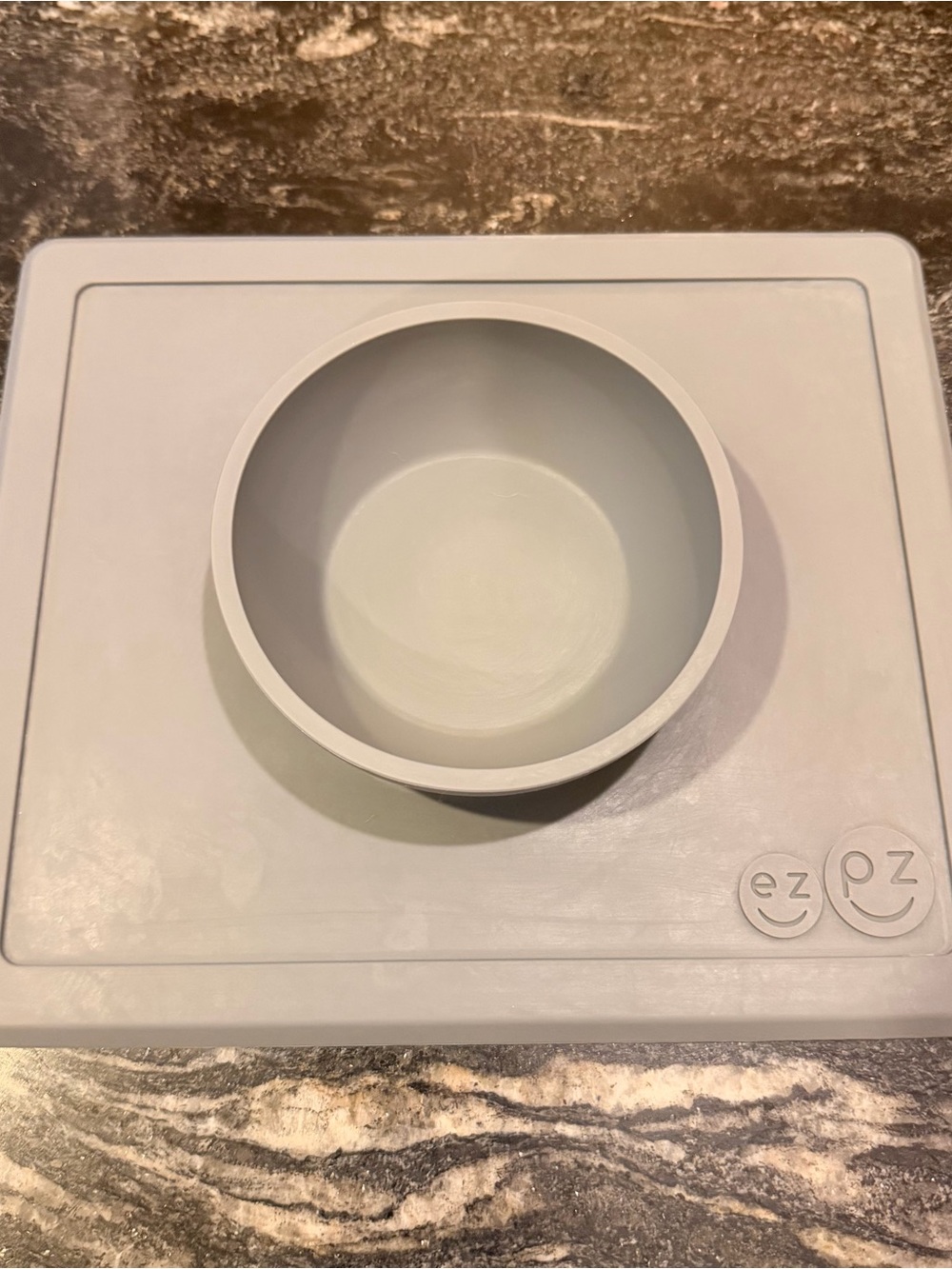 EZ PZ Happy Mat bowl - Soft Gray Silicone Suction Plate